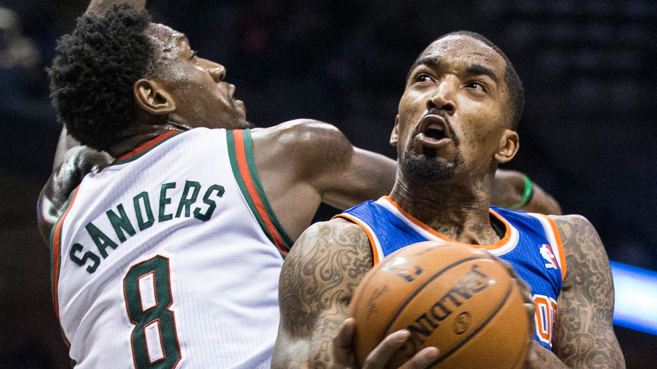 Bucks snap 6-game skid, beat Knicks 101-98